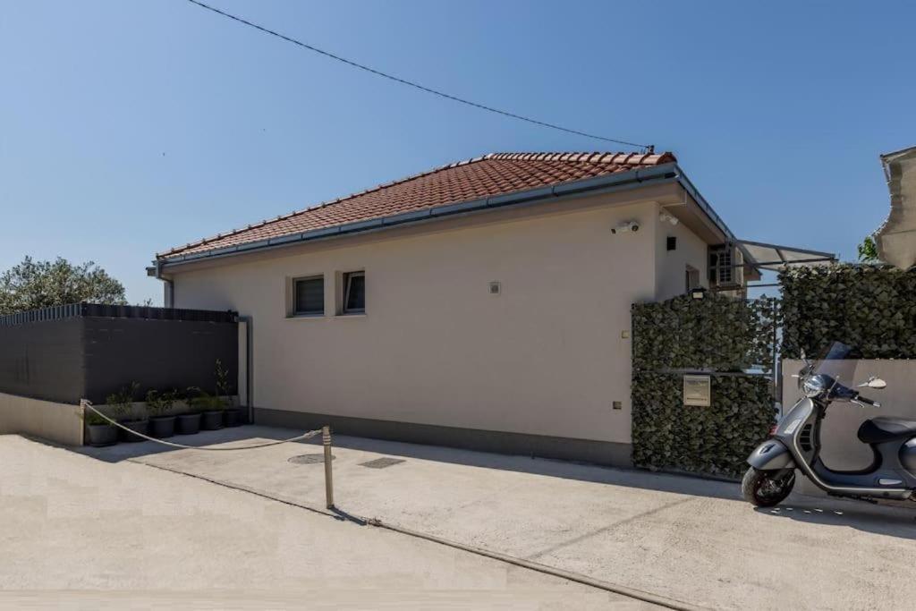 Villa Katess With Heated Pool Split Exterior photo